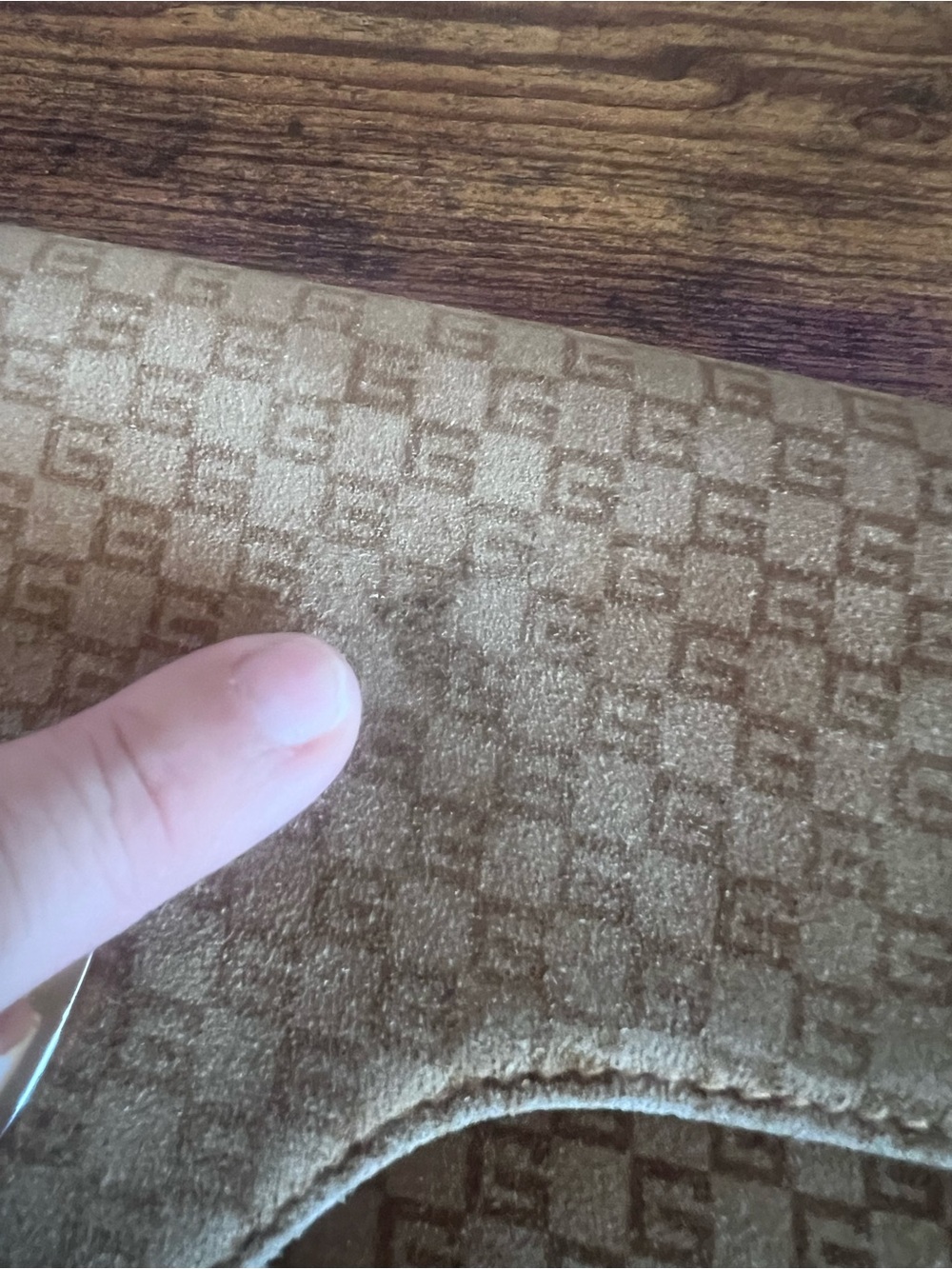 Vintage 80s Gucci Beige/Tan Monogram Clutch with Gold Lock - Picture 6 of 16